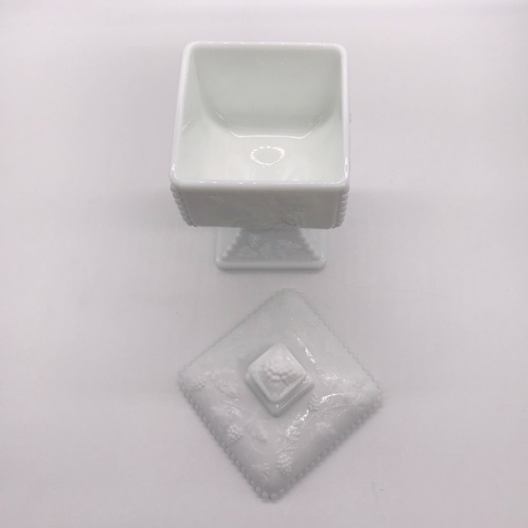 FENTON VINTAGE HARVEST GRAPE MILK GLASS CANDY DISH - Picture 4 of 8